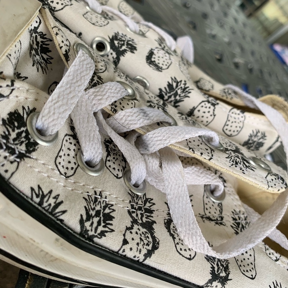 Converse - Picture 2 of 3